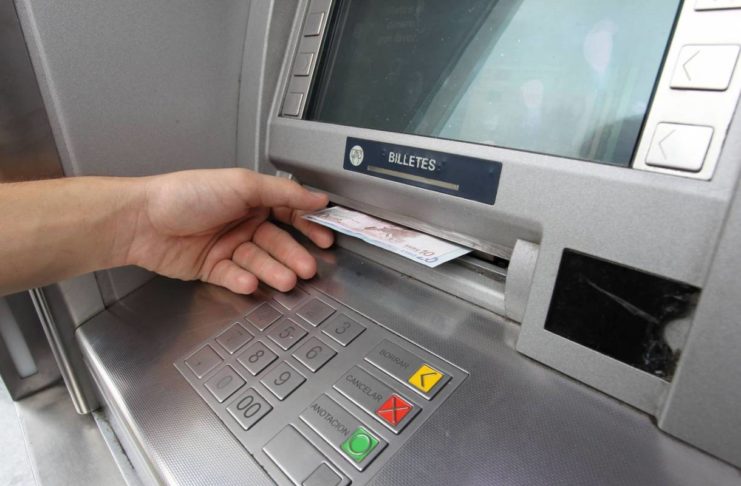 Los bancos no podrán cobrar cargos por uso de cajeros hasta el 30 de septiembre