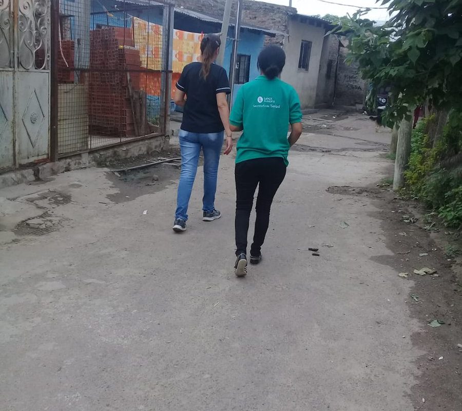 Voluntarios de UNLA reciben donaciones para afectados de Covid-19 en villas