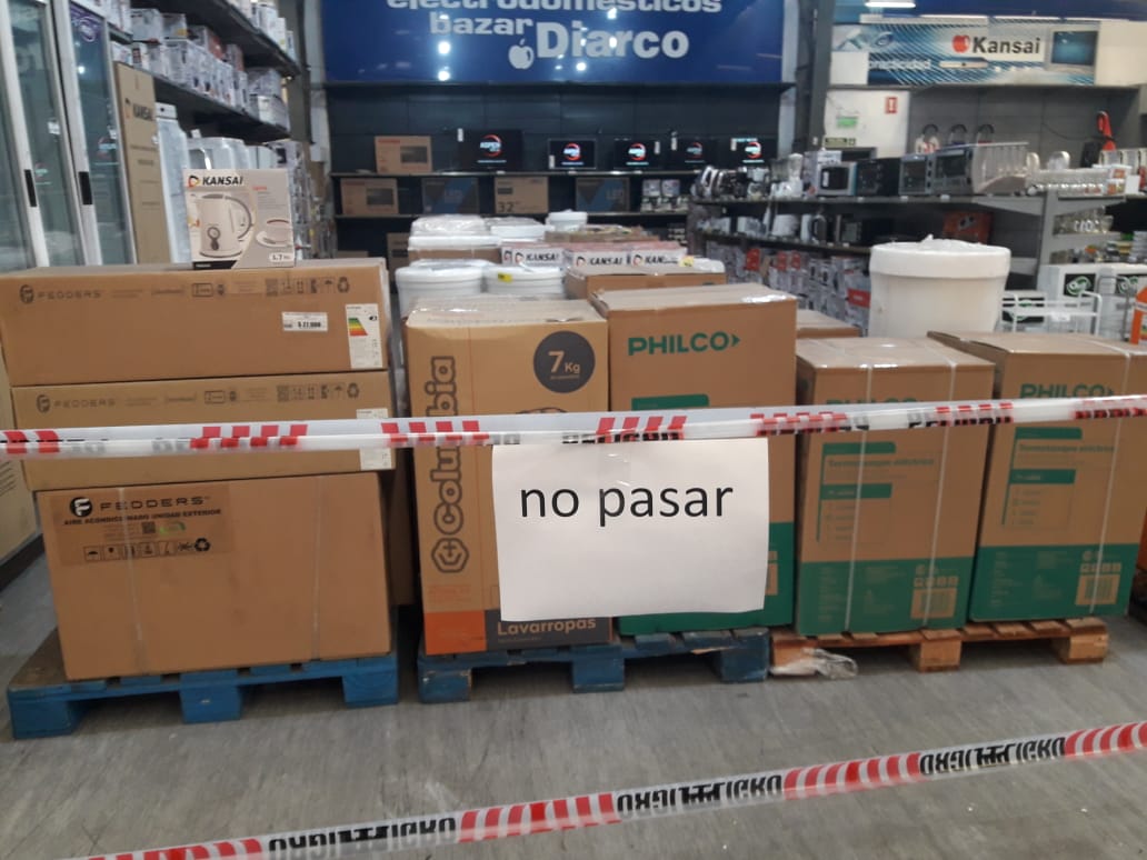 Lanús prohibió a los híper vender productos “no esenciales” y desató las críticas del sector