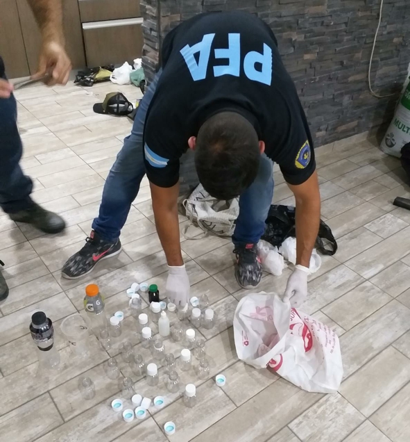 Desbaratan laboratorio de drogas en Escalada: 2 detenidos