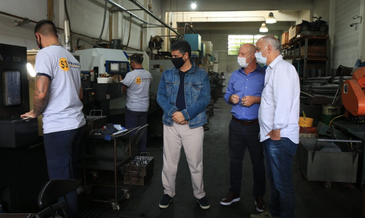 Grindetti y Macri, en autopartista de Lanús O.