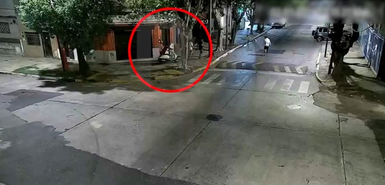 Roban y se encuentran con la víctima… en la Comisaría. Video