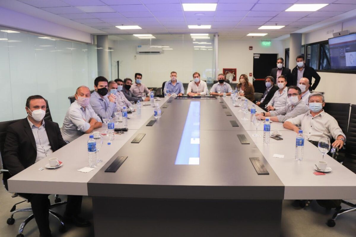 Dirigentes de “Hacemos”, con Santilli
