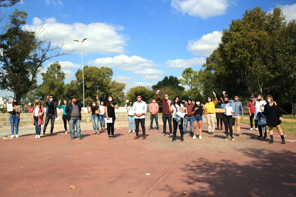 ENACOM entregó en Chingolo tarjetas de conectividad a internet