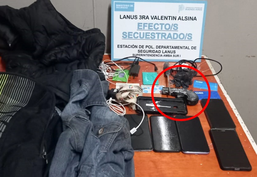 Tres detenidos cuando robaban con un arma de utilería