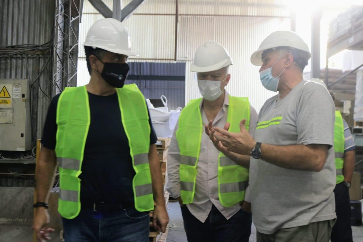 Grindetti y Jorge Macri recorrieron empresa de Lanús