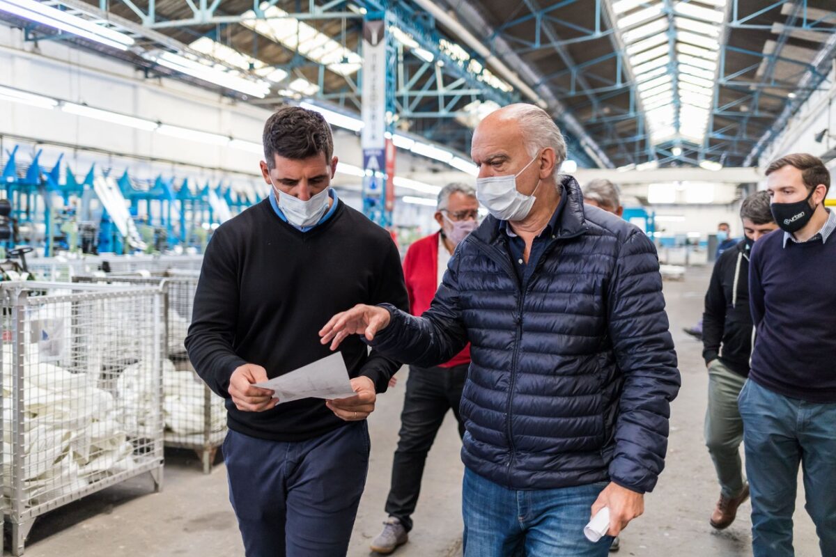 Grindetti recorrió obras en el Parque Industrial