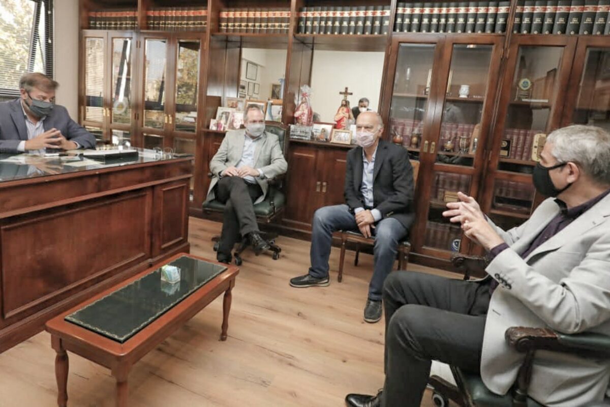 Grindetti con titular de ACUMAR, por viviendas para familias de la Cuenca