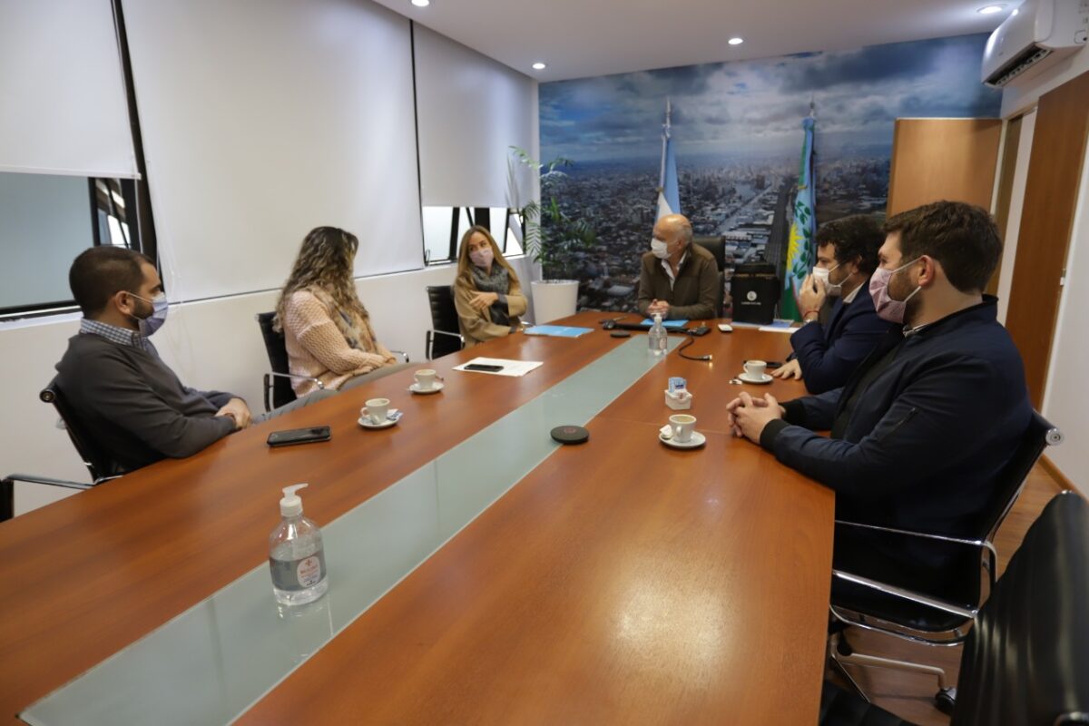 Grindetti y Tolosa Paz firmaron convenio para asistir a pobres