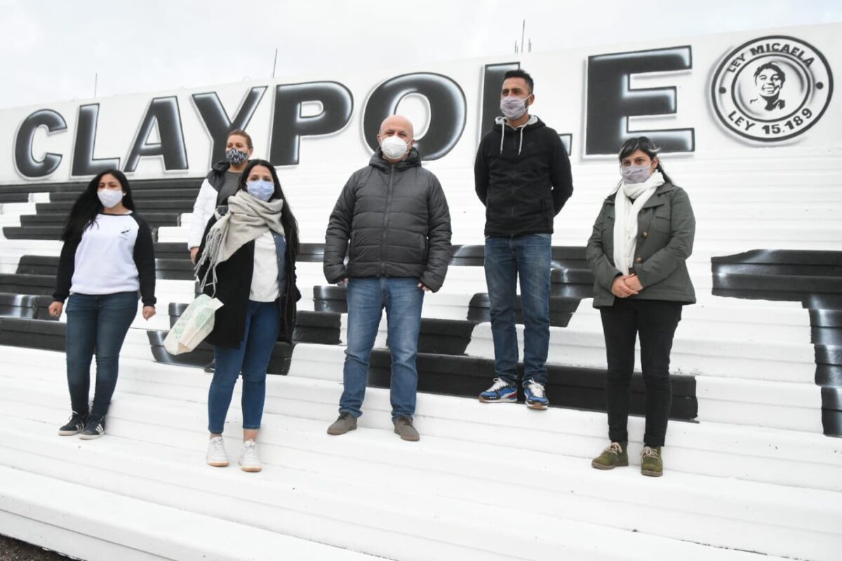 Russo inauguró mural de la Ley Micaela en el C.A. Claypole