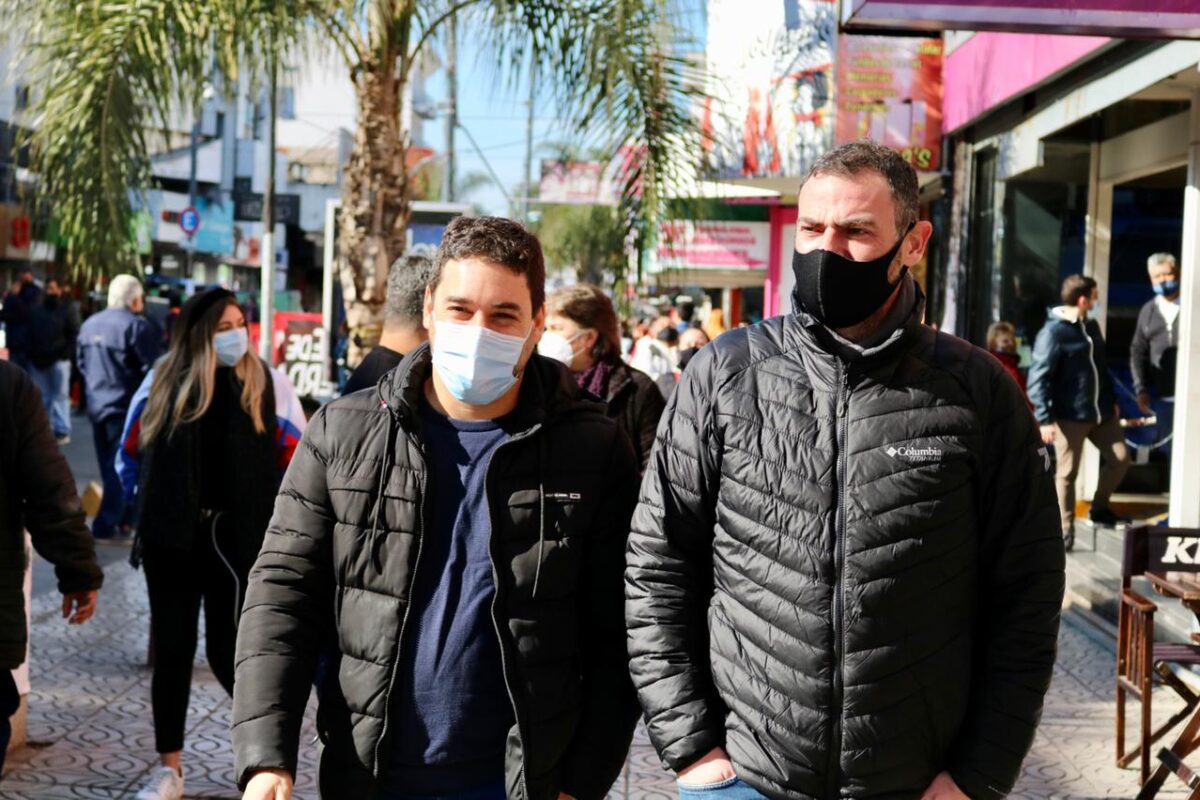 En campaña, Urrelli y Sala con comerciantes de Lanús