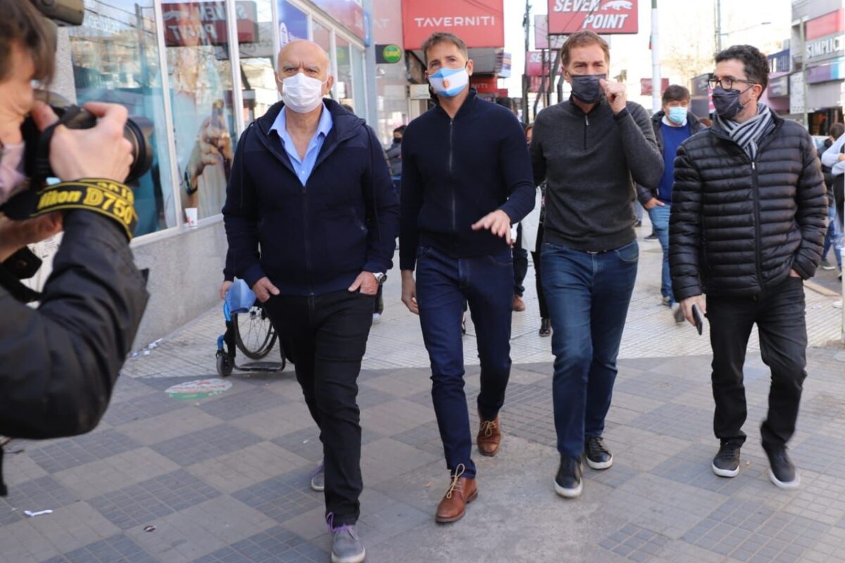 Santilli y Grindetti en campaña en E. Echeverría
