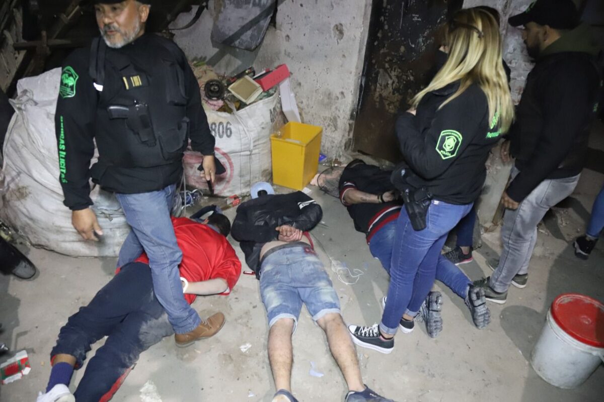 Tres detenidos por venta de droga en Escalada