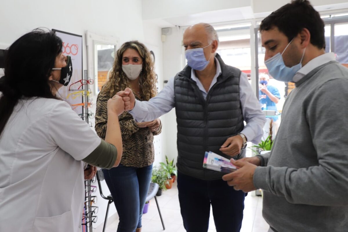 Grindetti, Sala y Noelia Quindimil en Alsina