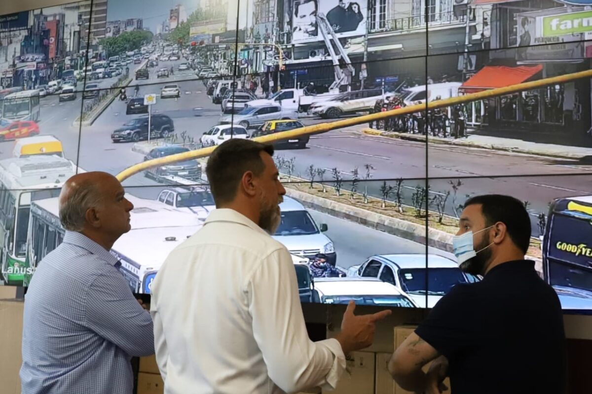 Grindetti y Kravetz inauguran la cámara de seguridad 950