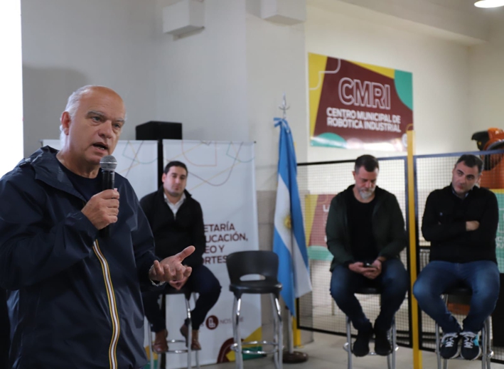 Grindetti sobre el folleto de drogas: “Se confundieron, para no decir que fue a propósito”