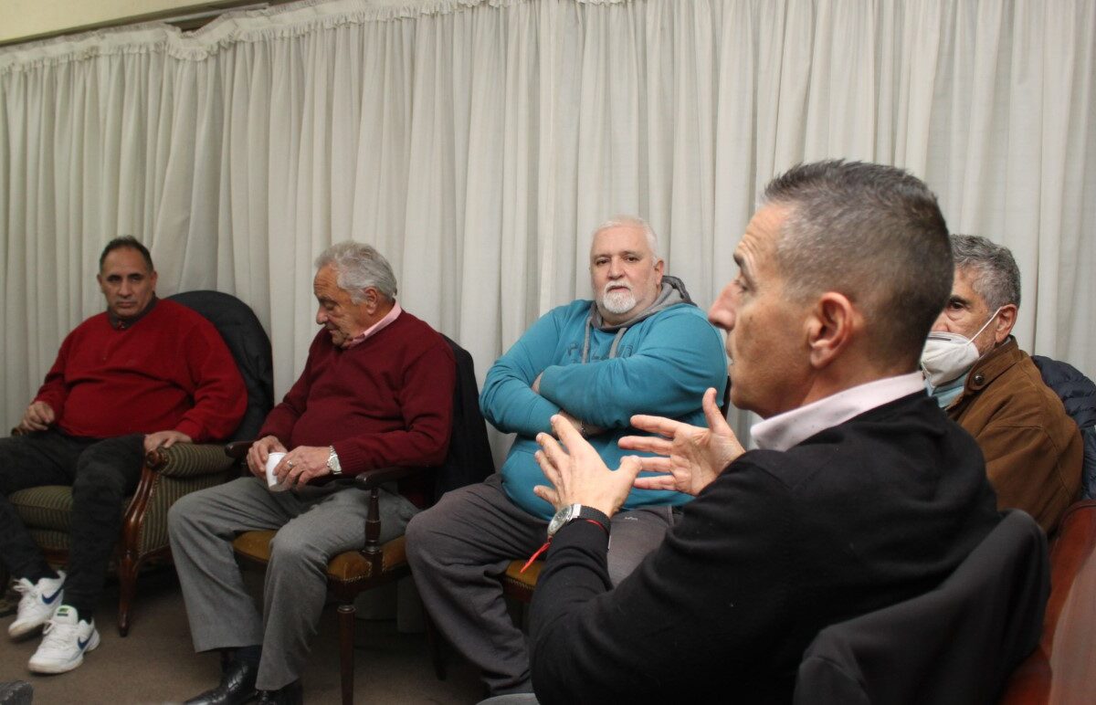 Galdurralde, con vecinos de Escalada