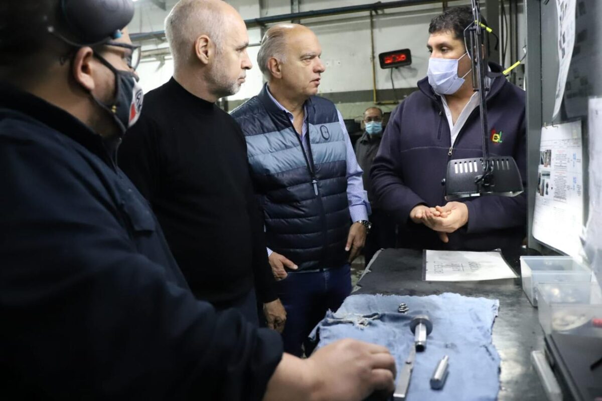 Con críticas por la crisis económica, Larreta y Grindetti recorrieron empresas de Lanús
