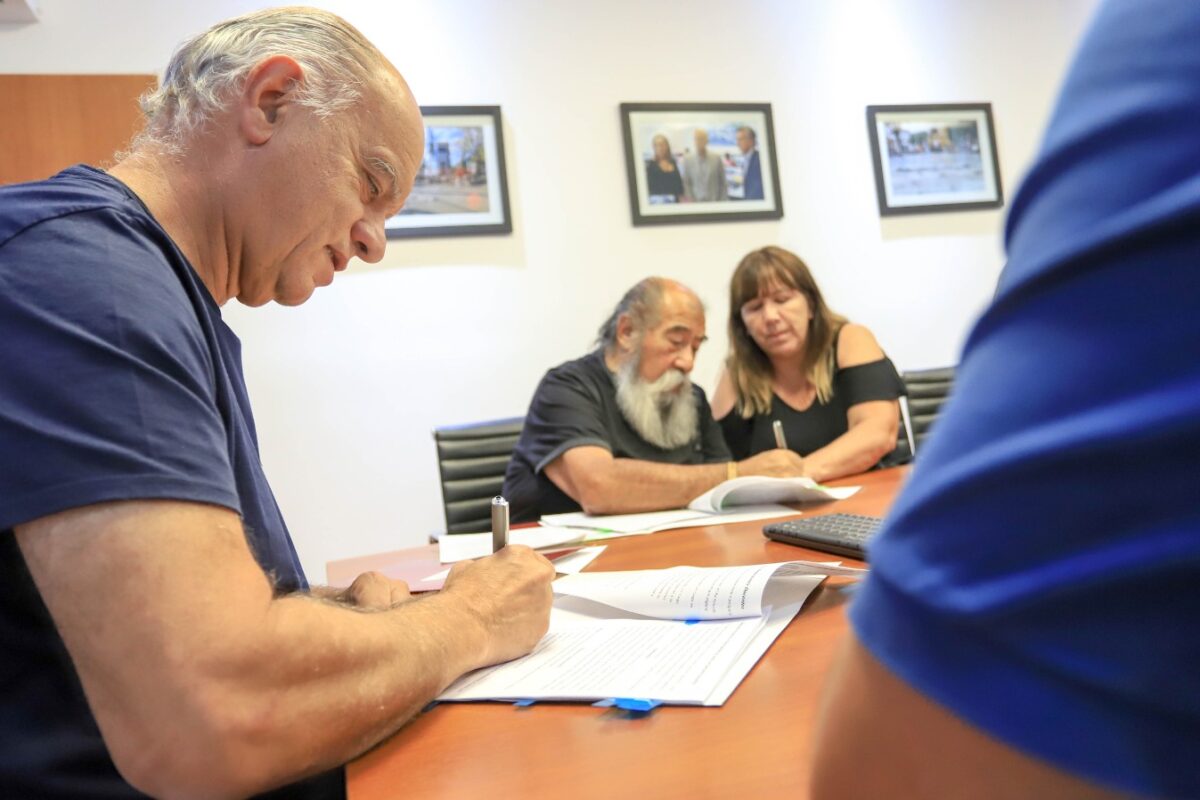 Grindetti y sindicatos municipales firmaron el estatuto del docente
