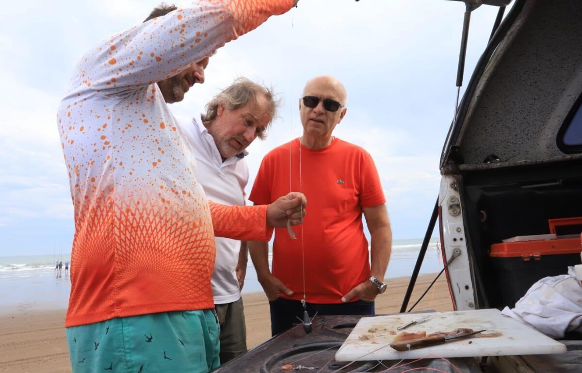 En campaña en Claromecó, Grindetti en “Las 24 hs. de la Corvina Negra”
