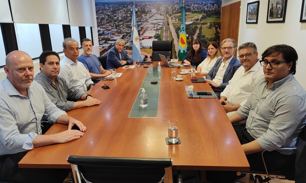 KRAVETZ SE REUNIÓ CON FERRARESI Y AUTORIDADES DE EDESUR