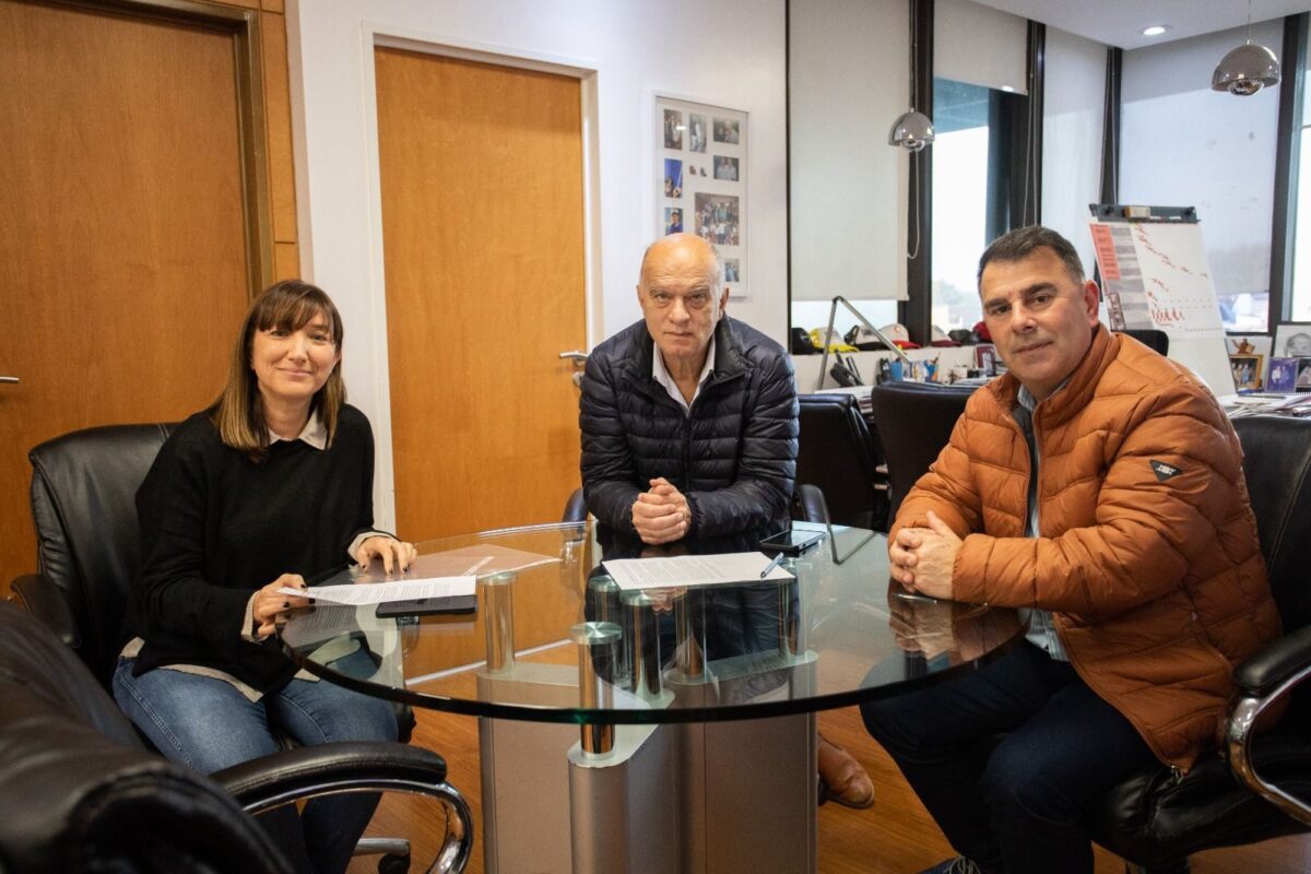 Grindetti firmó acuerdos con el intendente de Azul