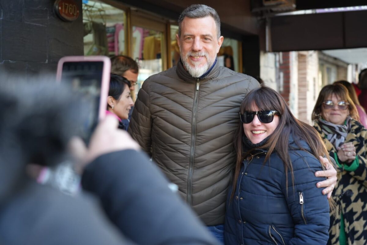 Kravetz, en instituciones y centros comerciales de Lanús