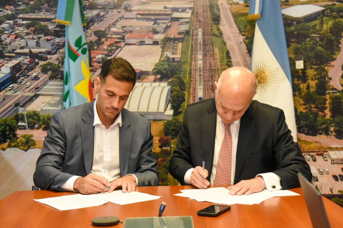 Álvarez y Grindetti firmaron el traspaso del mando