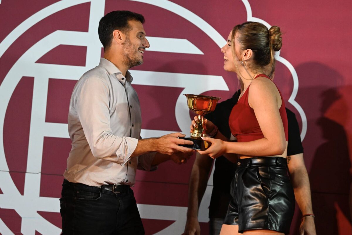 Álvarez participó de la entrega de los “Premios Granates”