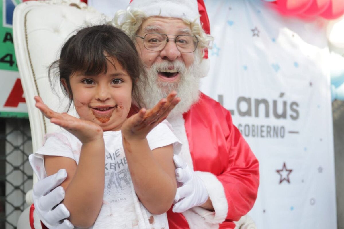 El Municipio de Lanús celebró la Navidad con Papá Noel en los centros comerciales