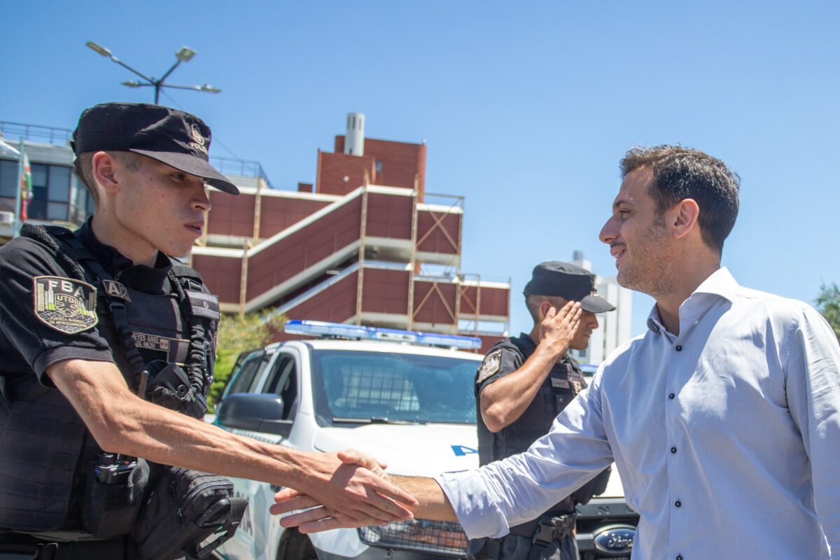Álvarez presentó nueva flota de móviles policiales