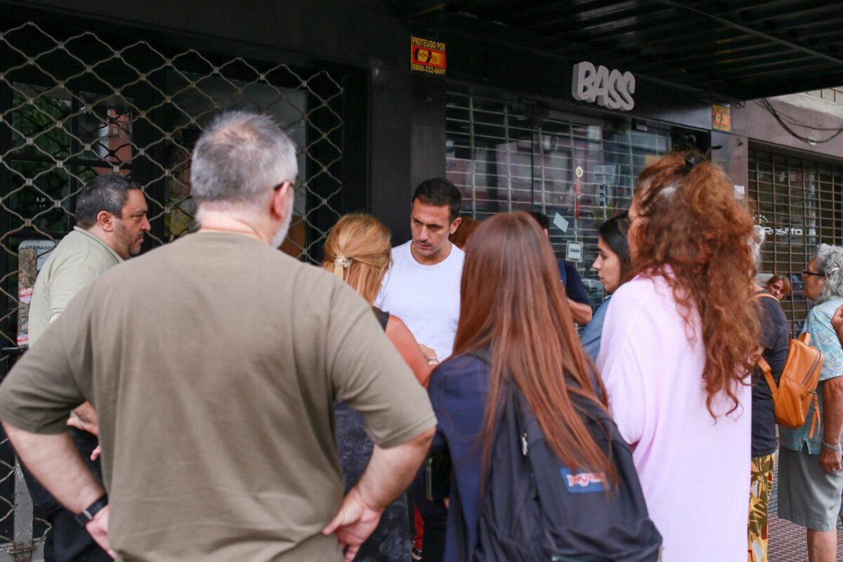 Álvarez recorrió barrios sin luz y anunció medidas contra Edesur
