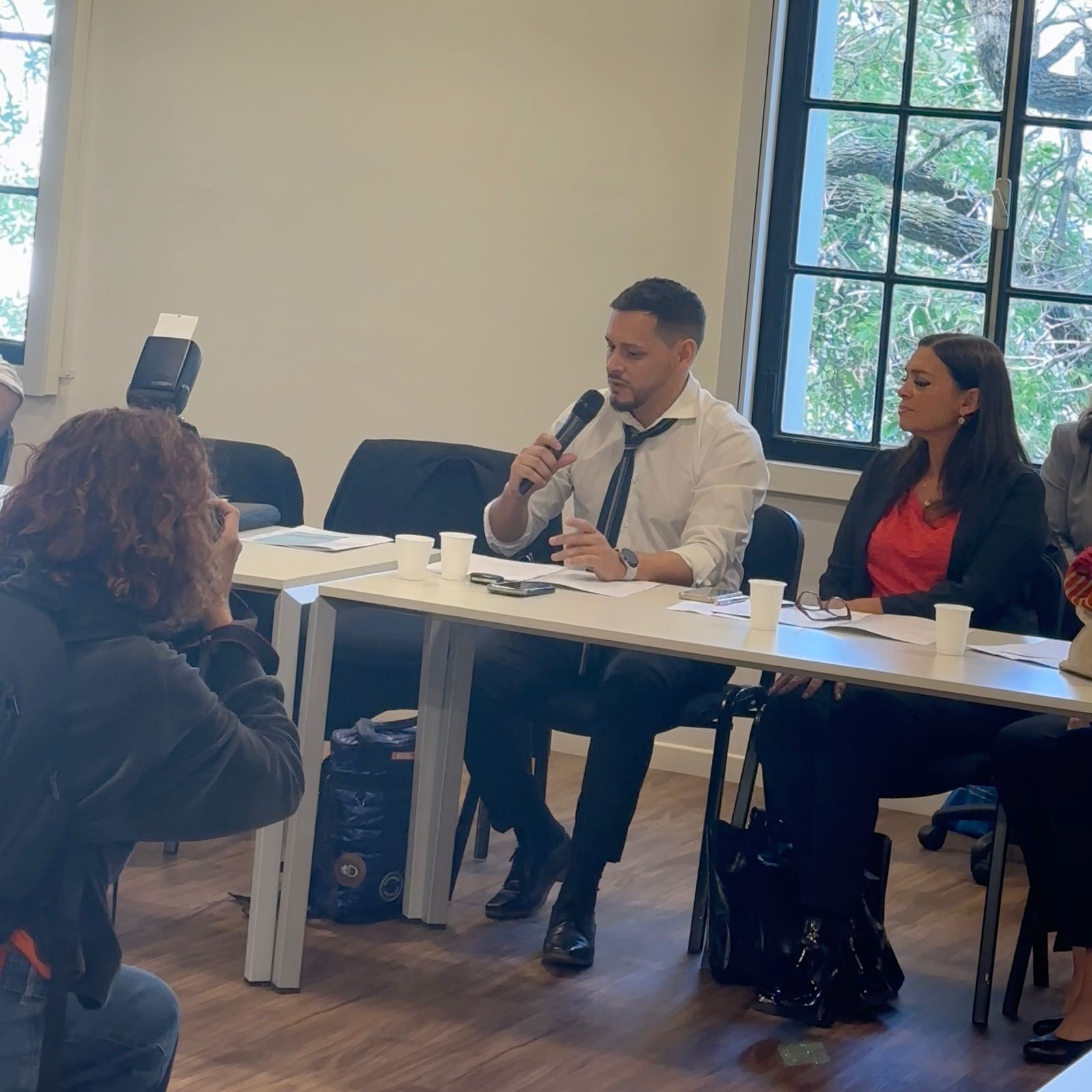 Mancebo hace uso de la palabra en la reunión de ADPRA en la ex ESMA. (Prensa Def. Pueblo Lanùs)