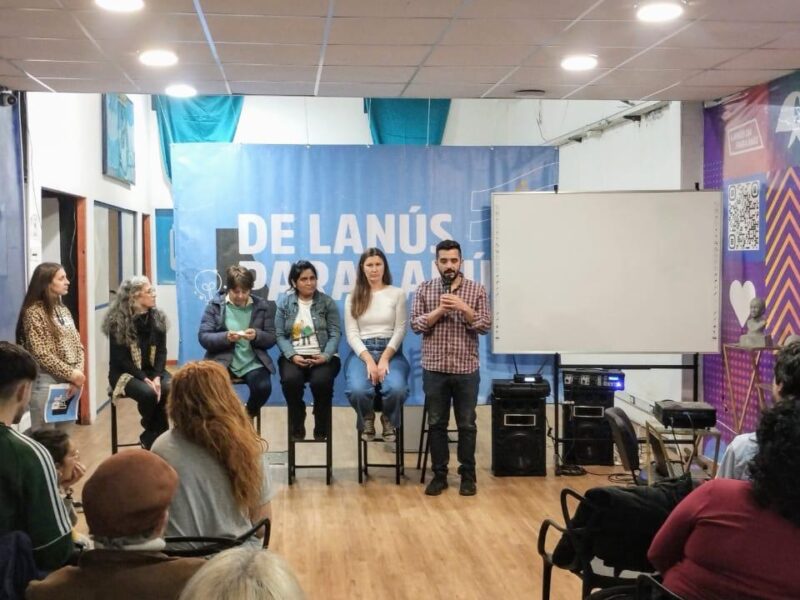 Balladares encabezó el segundo encuentro «por el debate y la formación»