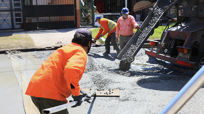 Se afianza la repavimentación en Valentín Alsina