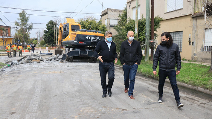 Grindetti recorrió obra de repavimentación en Lanús E.