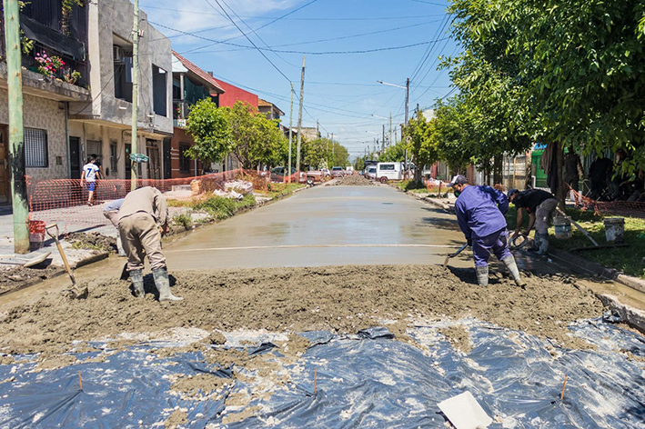 Informan de avance de pavimentación y bacheo en Lanús E. y O.