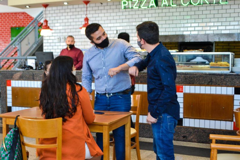 Balladares, en pizzería de Lanús que recibió ATP