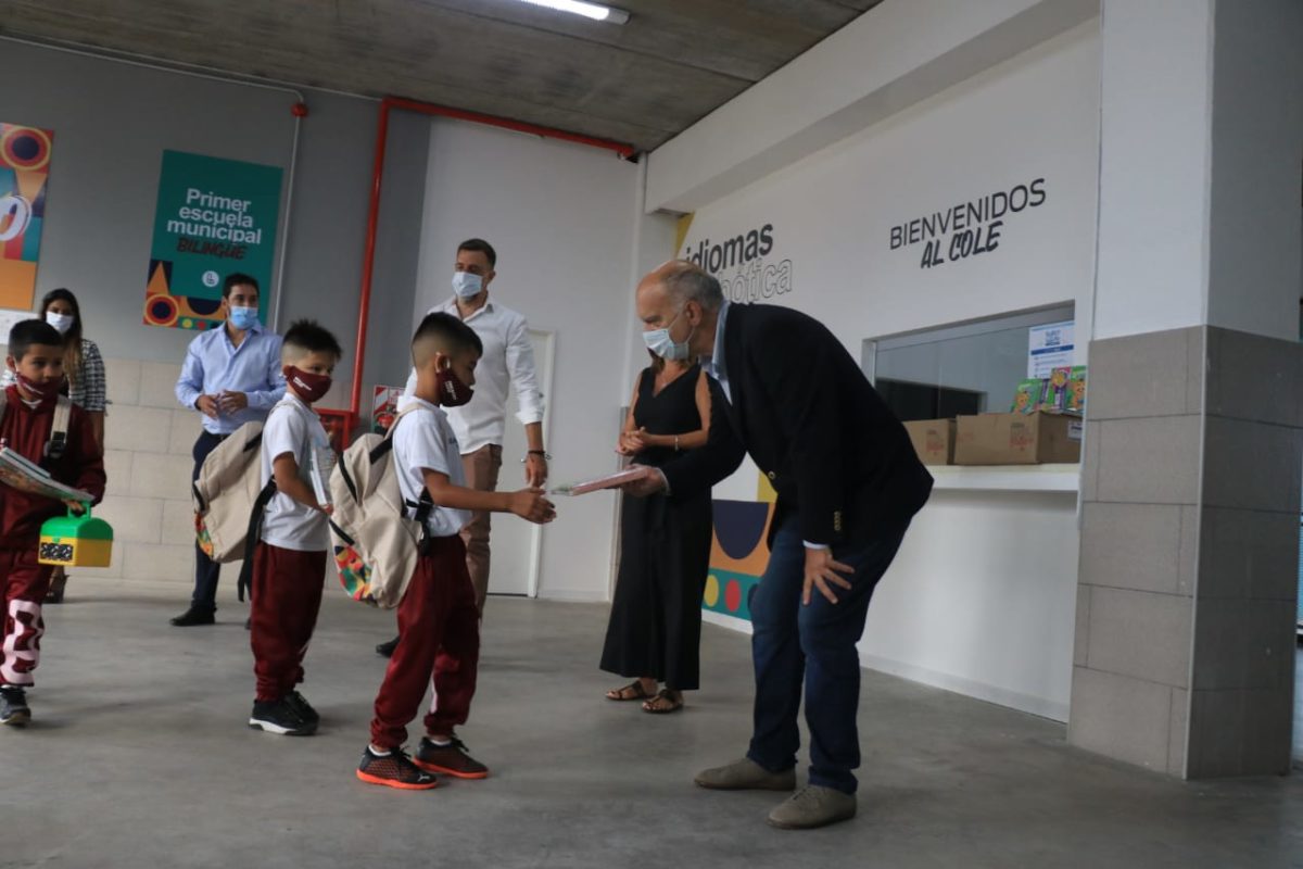 La Escuela Municipal Bilingüe de Lanús inauguró hoy su primer curso