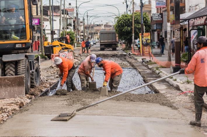 Avanza repavimentación de la Av. De Elía, en V. Industriales