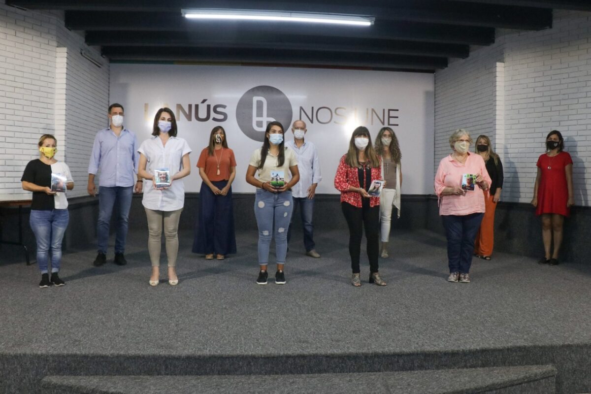 Grindetti junto a mujeres destacadas de Lanús en su Día