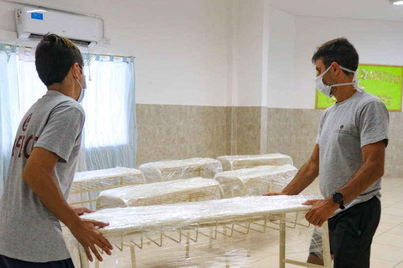 Municipio equipó escuelas con más de 4000 mesas y sillas