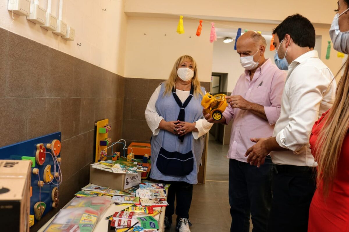 Entregan elementos a Centro Educativo 14