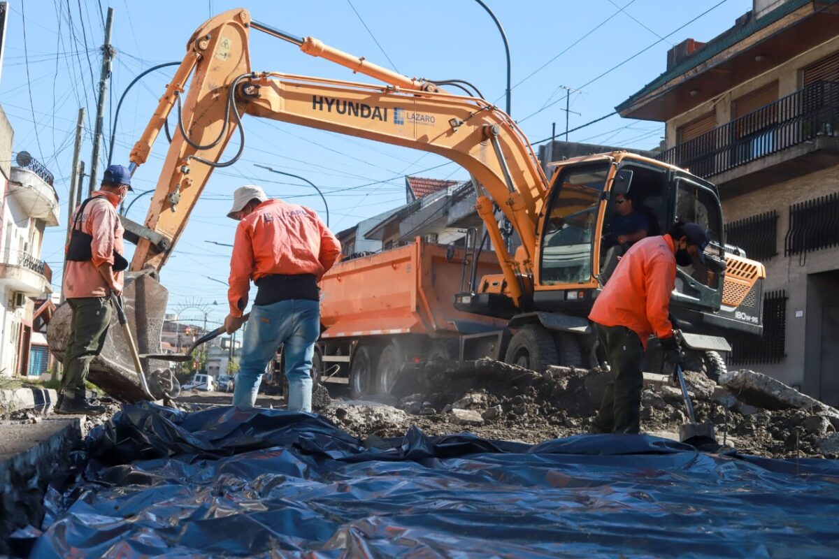 Avanza obra de bacheo en calles de Gerli