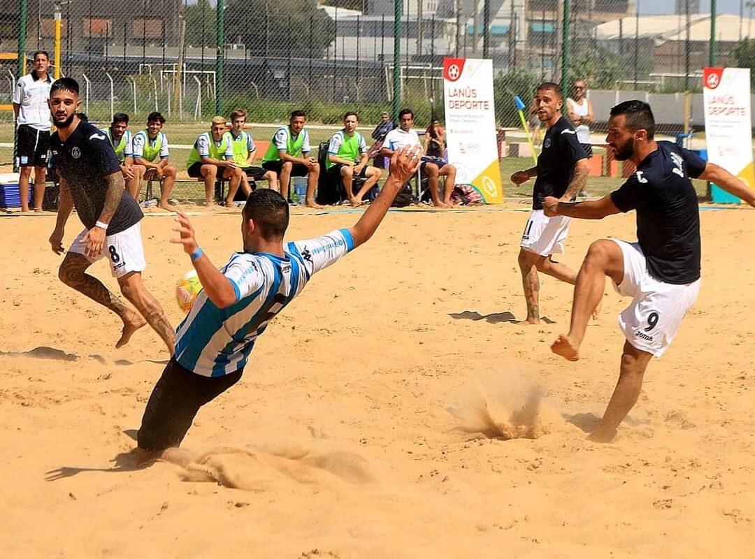 Jornada de fútbol-playa de AFA en el Parque Eva Perón