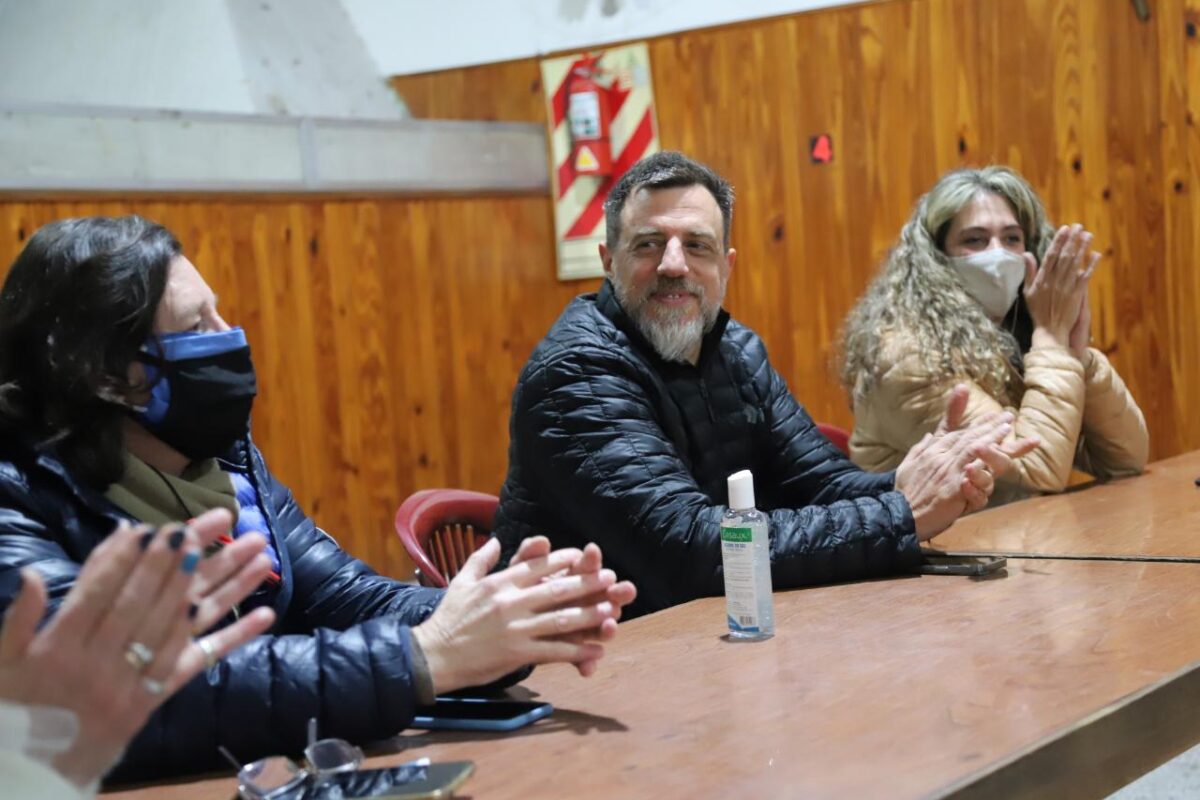 Kravetz y Quindimil entregaron botones antipánico