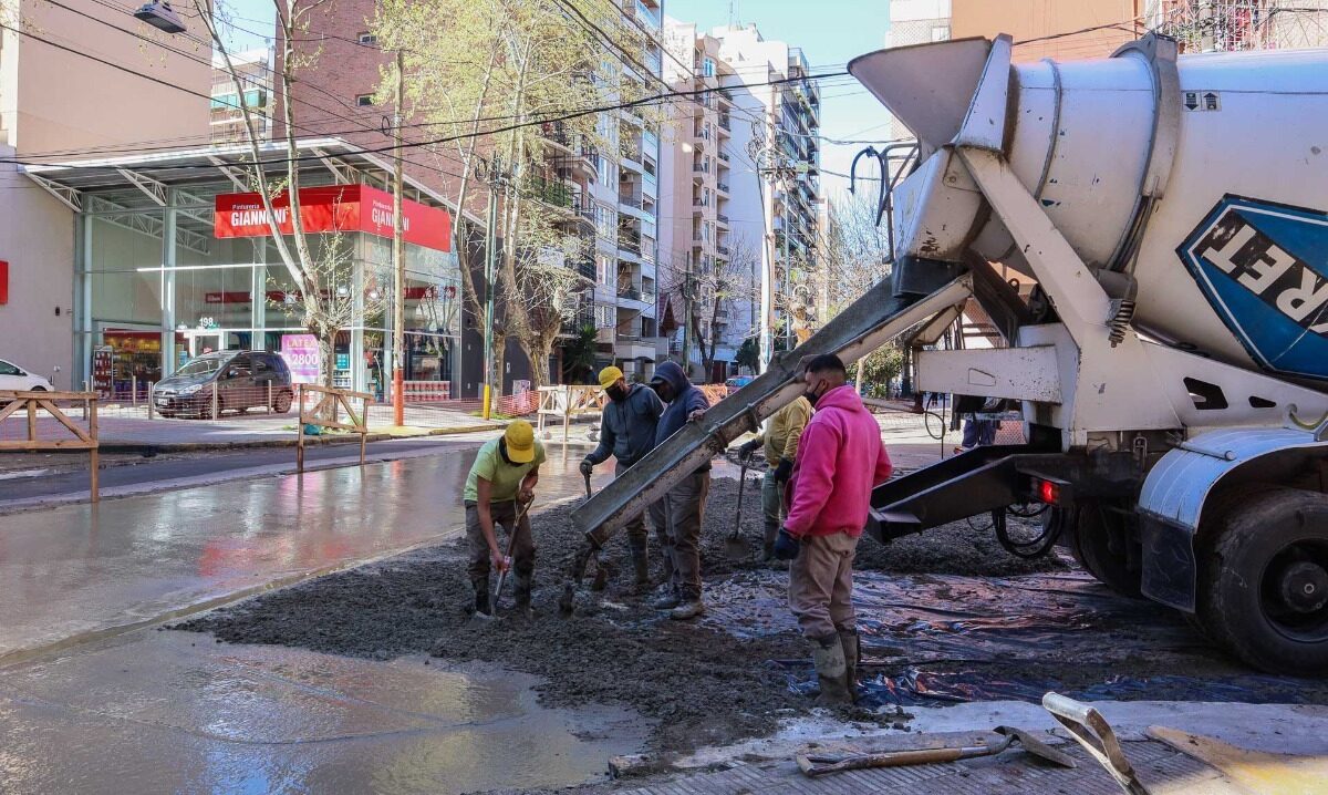 Más obras de bacheo y pavimentación en Lanús