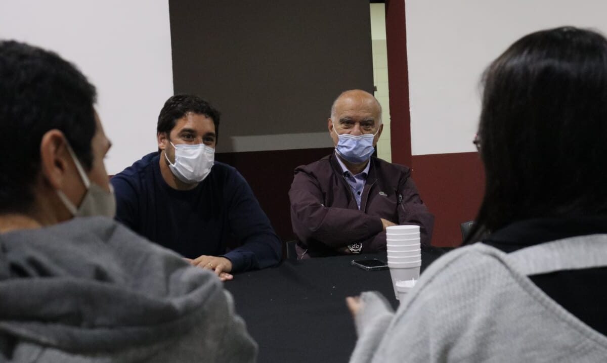 Grindetti dialogó con estudiantes de programación web