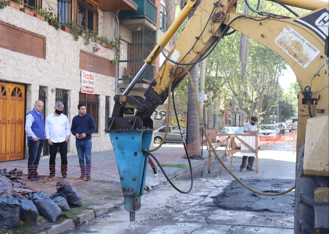 Grindetti recorrió obras de repavimentación en Lanús O.