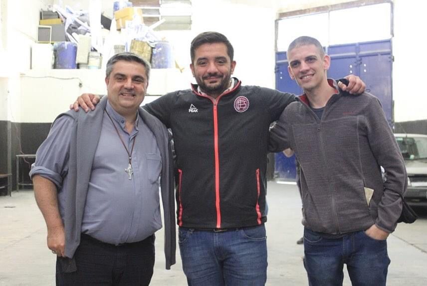 Encuentro de movimientos populares y el Padre Margni, designado por el Papa